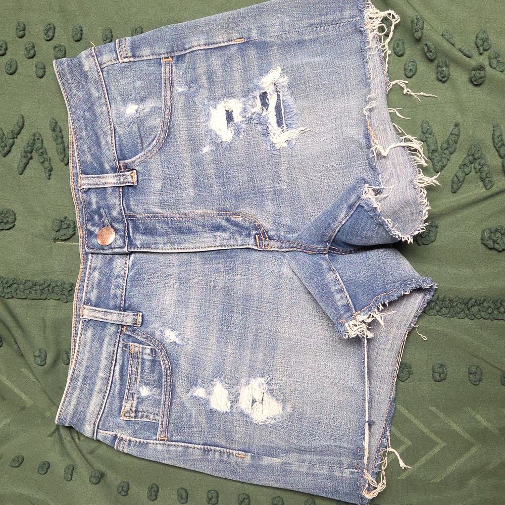 AEO Distressed Shorts